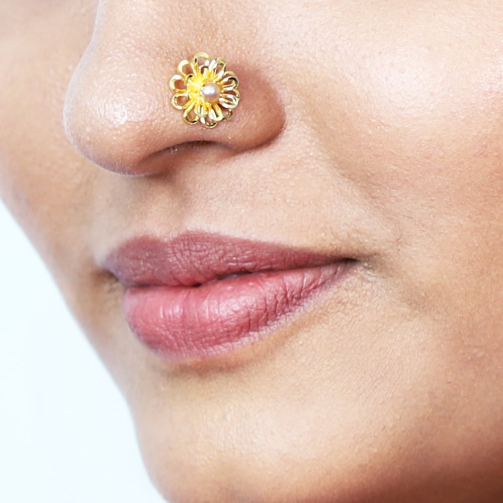 Pearl Flower Nose pin